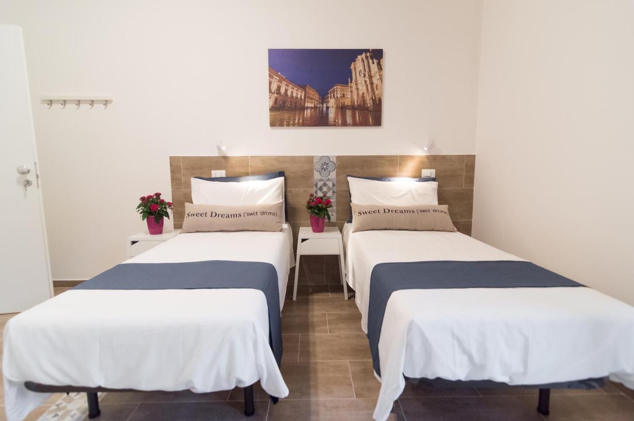 Raudino Rooms Syracuse ภายนอก รูปภาพ